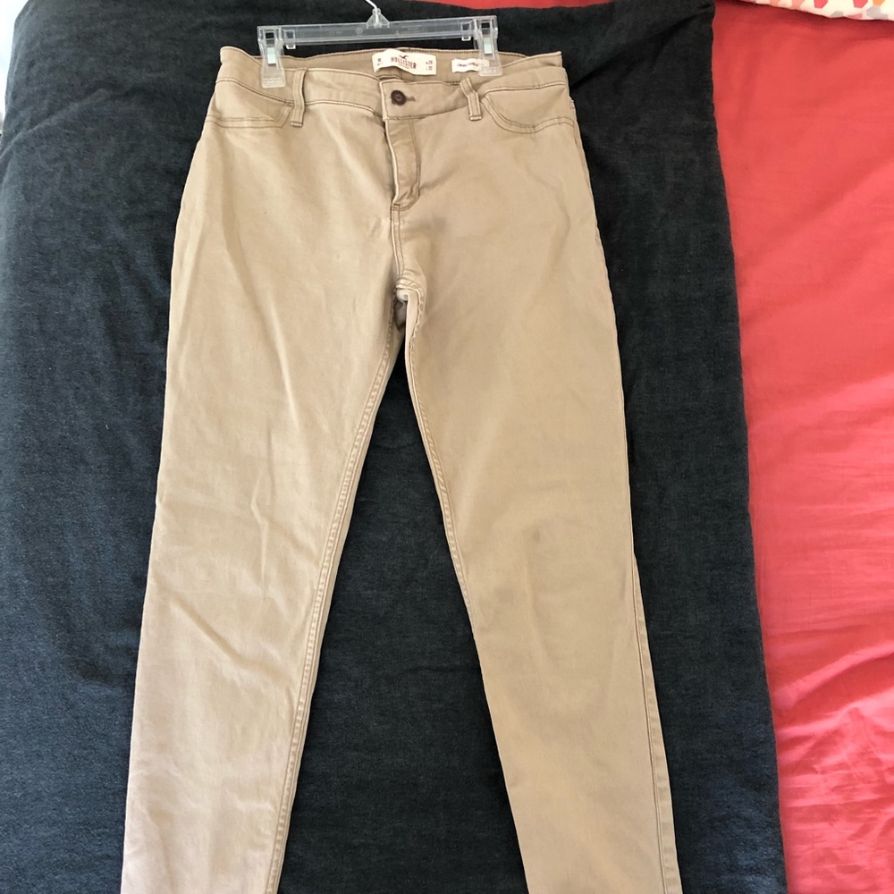 •Hollister Jeans